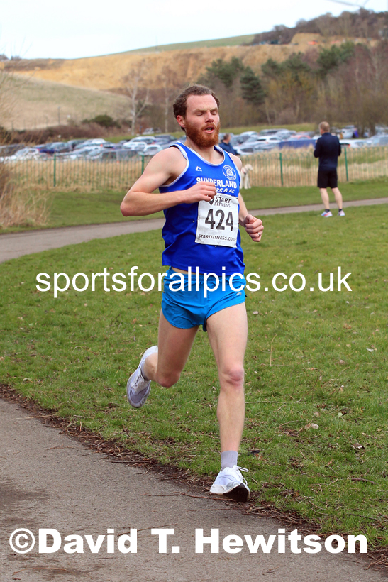 Senior men and veteran men over-40s NECAA Road Relay Champs., Hetton Lyons Park, Hetton le Hole, County Durham. Photo: David T. Hewitson/Sports for All Pics